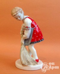 Скульптура "Девочка с веником"